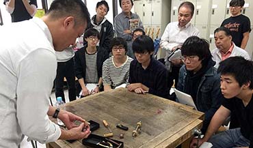 トダギターズ　戸田氏来校